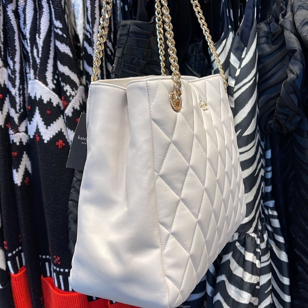 Kate Spade Carey Tote
COLOR:
Parchment
NWT - Picture 14 of 16